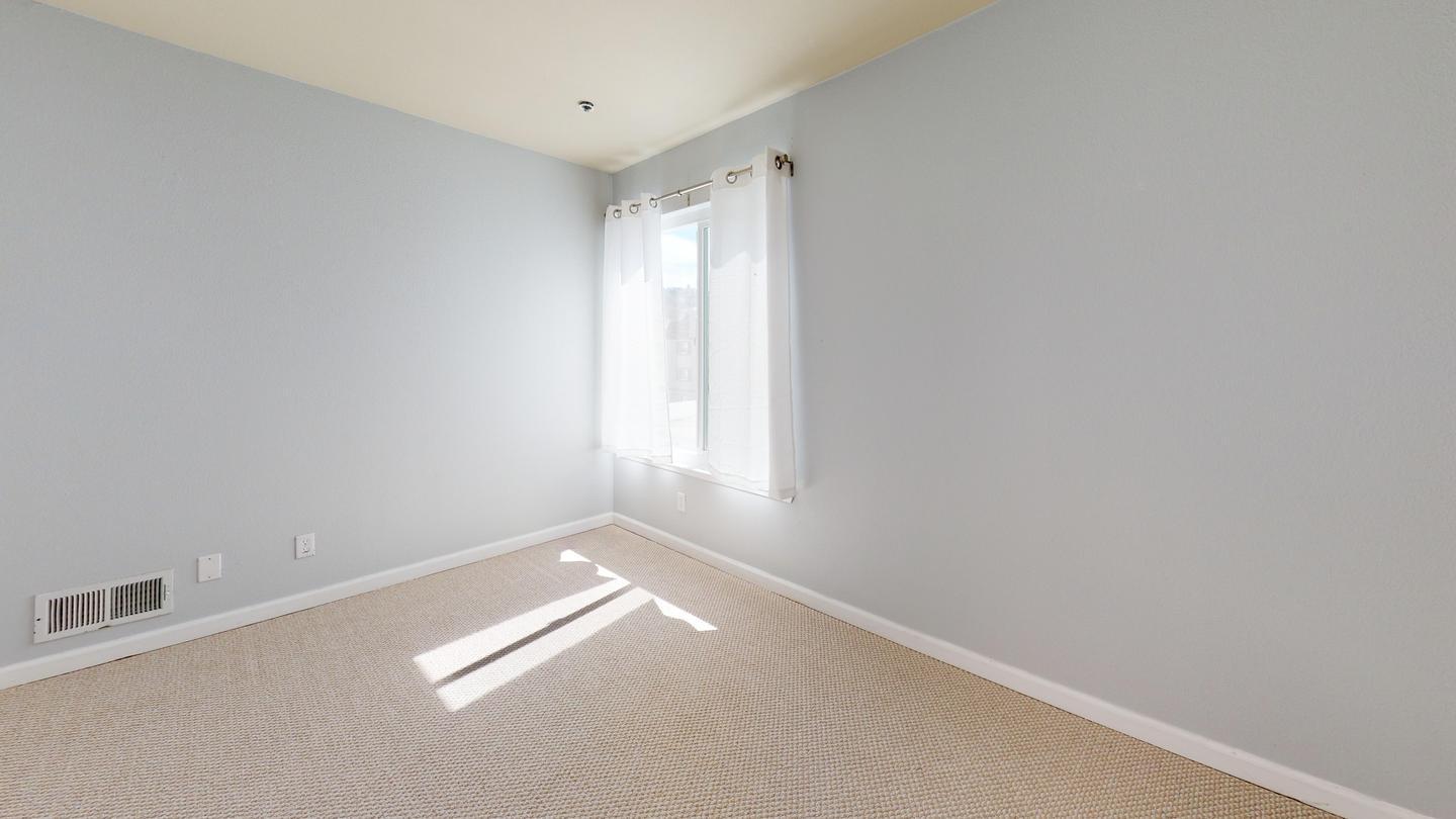 Building Photo - 2008 Judah St