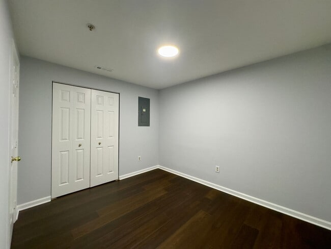 Building Photo - Charming 3 Bedroom/2 Bathroom Apartment in...
