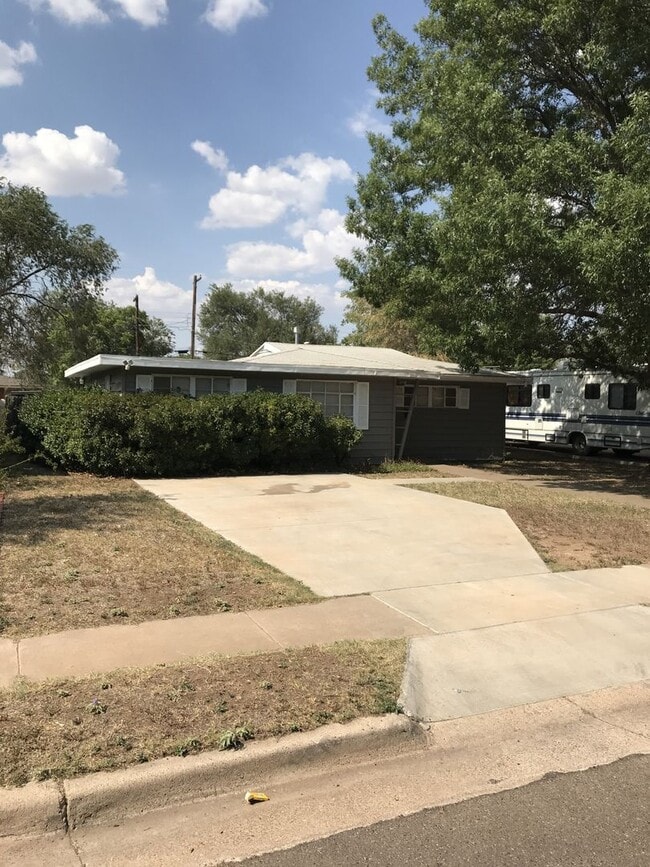 Building Photo - Pre Leasing for Fall 2026!!