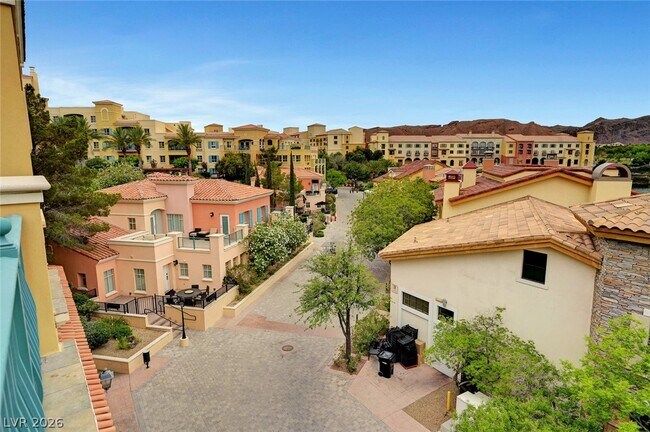 Building Photo - 30 Strada Di Villaggio