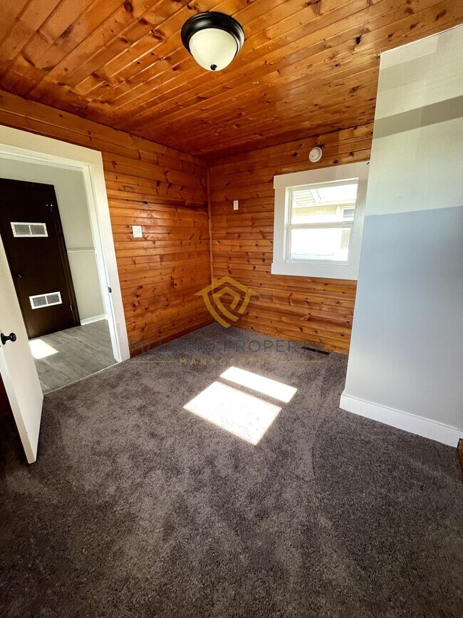 Building Photo - Cozy Anderson 2 Bedroom/1 Bathroom Cottage...