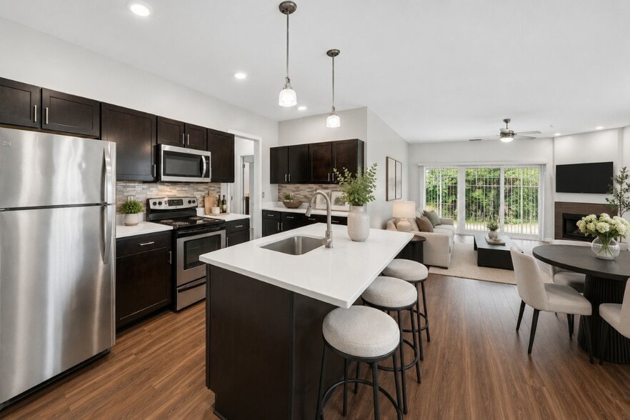 Building Photo - The Links at CenterPointe Townhomes