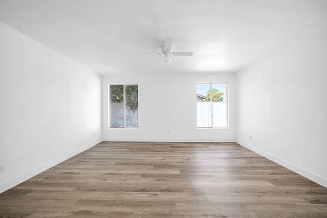 Building Photo - 3330 E Gelding Dr