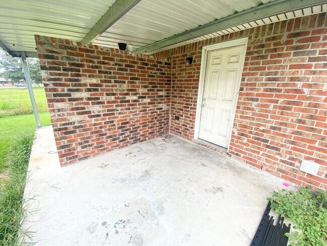 Building Photo - 899 Hampton Lane