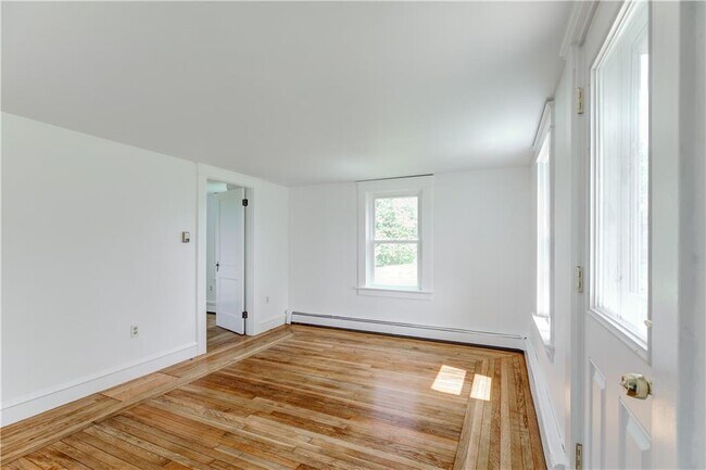 Building Photo - 44 Paquins Ln