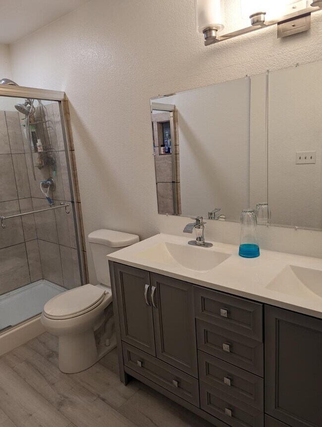 Building Photo - 306 E Ludlow Dr