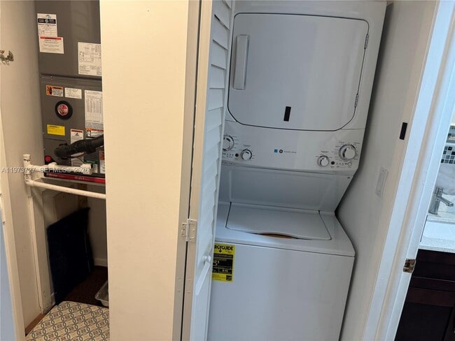 Building Photo - 3920 Inverrary Blvd