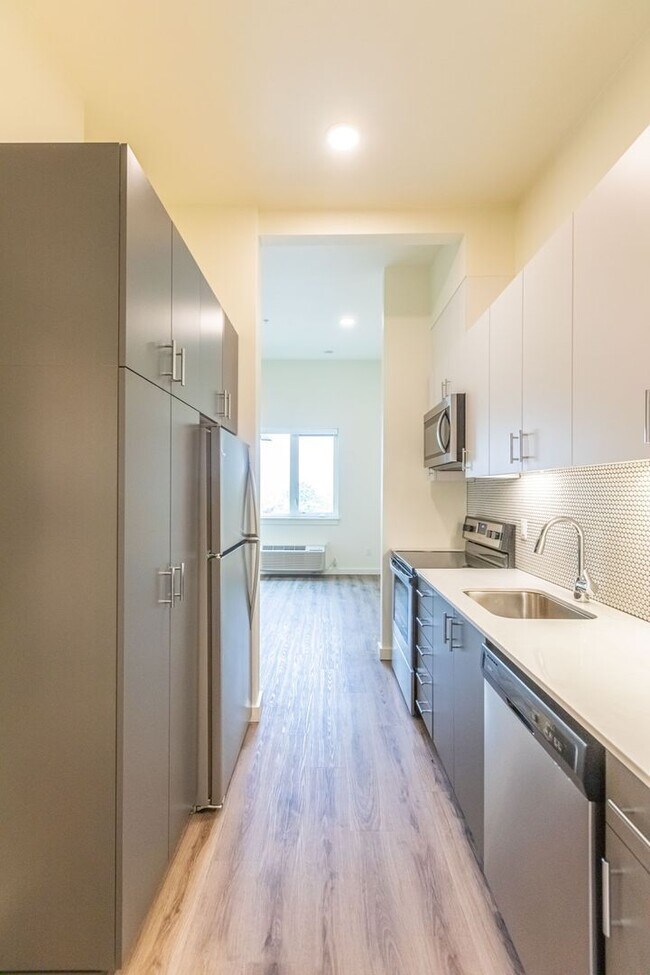 Building Photo - 2919 SE Division St