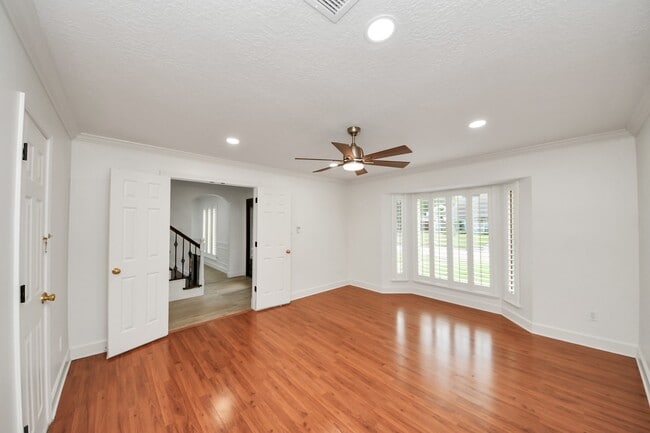 Building Photo - 1719 Saddlecreek Dr