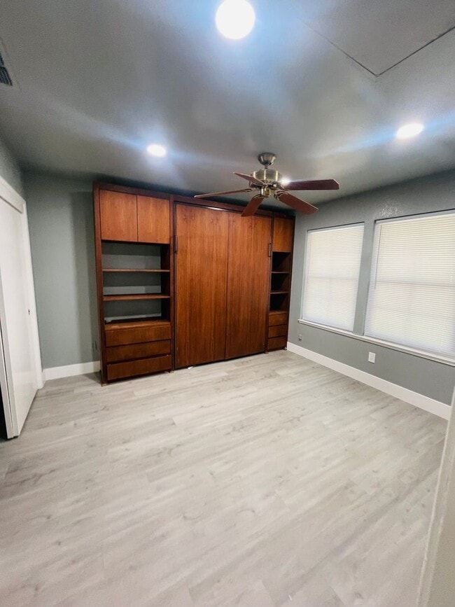 Building Photo - Completely Renovated 2-Bed/1.5 Bath Condo ...