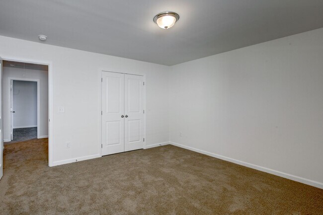 Building Photo - 4 Bedroom Rental in Mackintosh On The Lake Neighborhood!