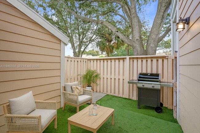 Building Photo - 1846 Racquet Ct