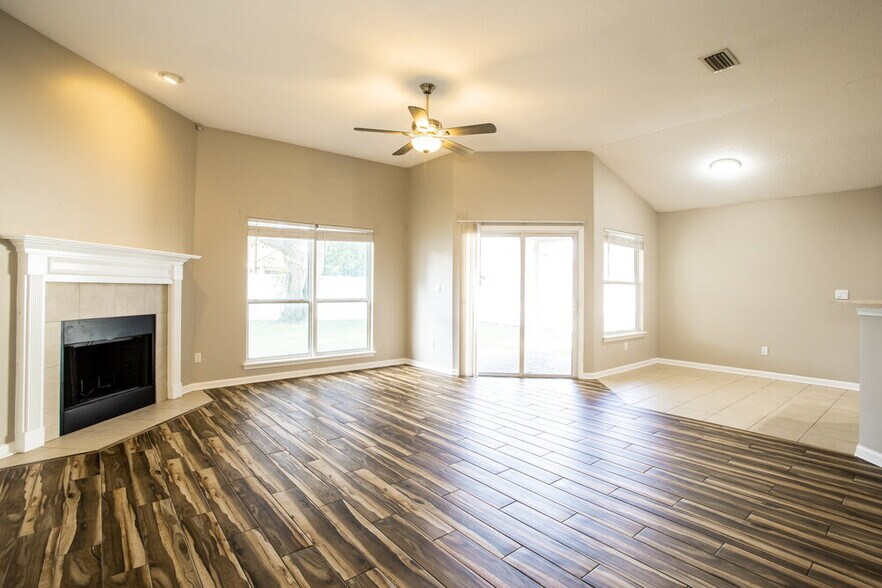 Building Photo - 906 Thoroughbred Dr