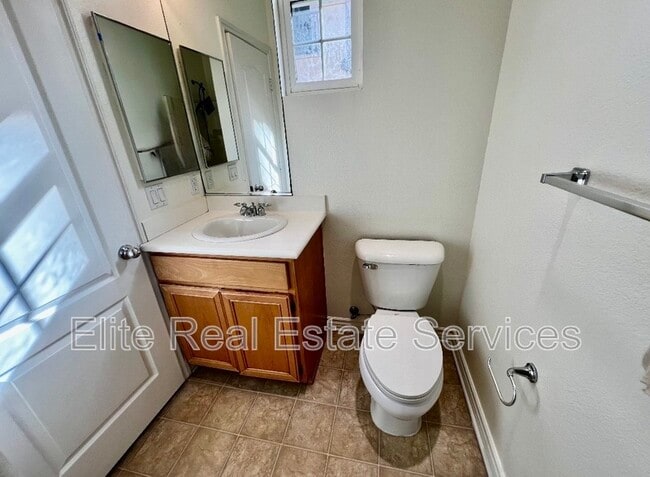 Building Photo - 750 Broadway