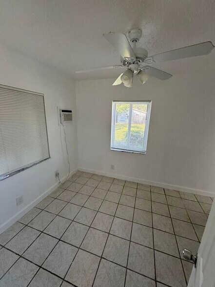 Building Photo - 920 N Haverhill Rd