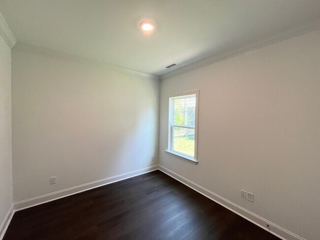 Building Photo - Spacious 5BD, 3BA Knightdale Home with Mod...