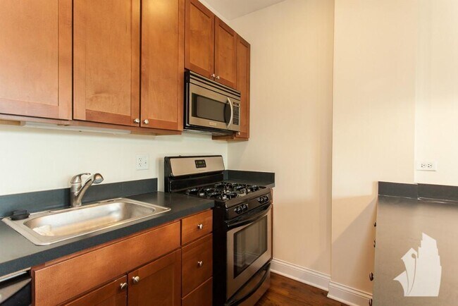 Building Photo - 2831 N Albany Ave