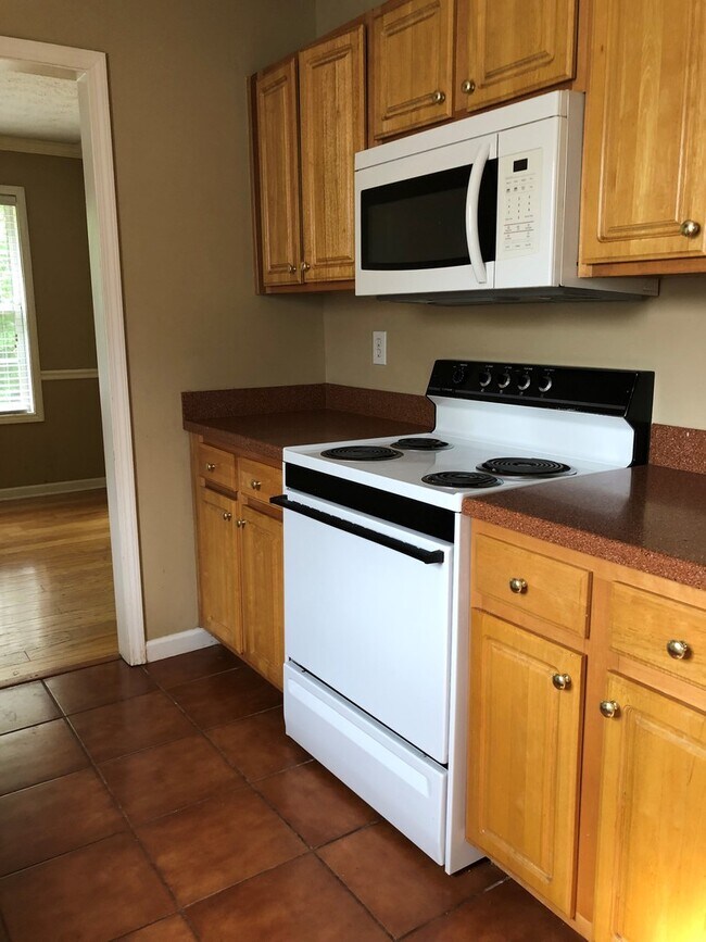 Building Photo - 364 Inman Rd