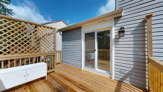 Building Photo - 1913 Barnhill Dr