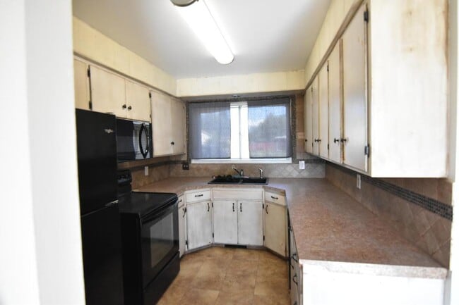 Building Photo - 1225 Melody Dr