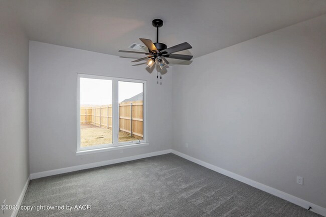 Building Photo - 504 Country Club Dr