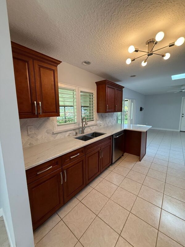 Building Photo - 104 Hatfield Ct