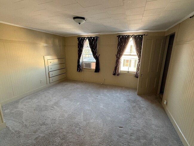 Building Photo - Spacious 4-Bedroom Home for Rent in Laconia – $2,095/month