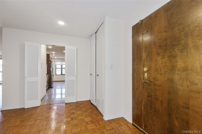 Building Photo - 12 Bond St