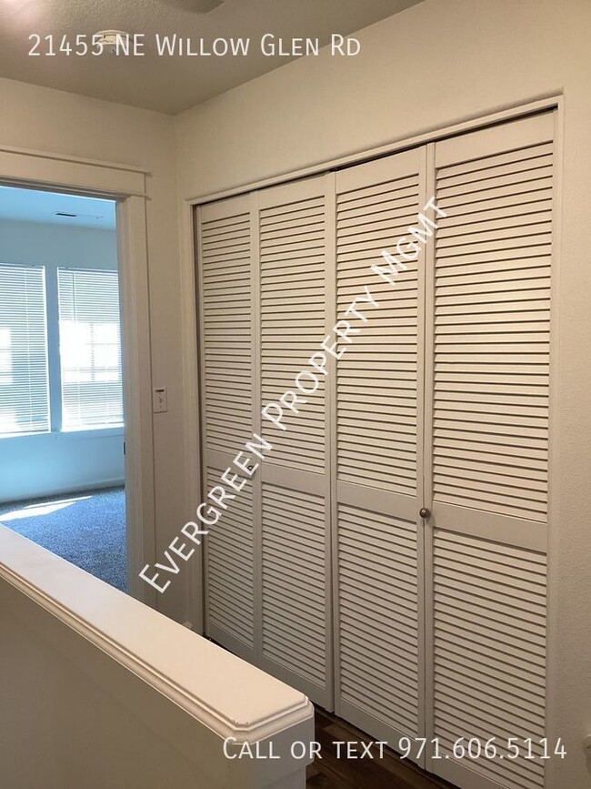 Building Photo - Beautifully remodeled 3-bedroom, 2.5-bathr...
