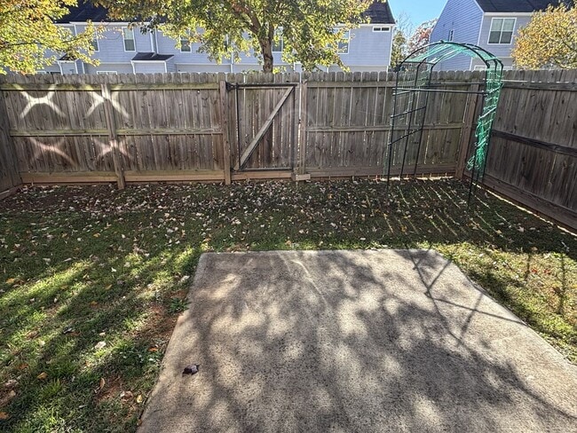 Building Photo - Gated Private Community! Spacious 3 Bedroo...