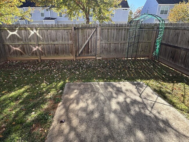 Building Photo - Gated Private Community! Spacious 3 Bedroom and 2.5 Bath End Unit Townhome