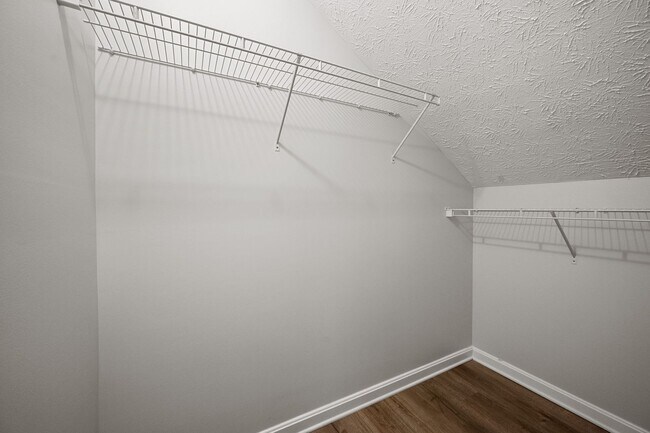 Building Photo - Beautifully Renovated Home in Worthington Place