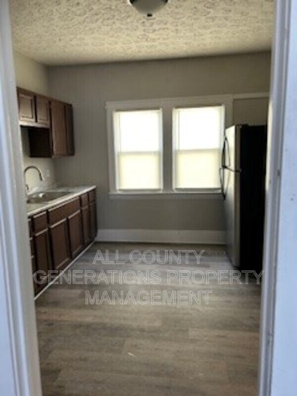 Building Photo - 3736 E 153rd St
