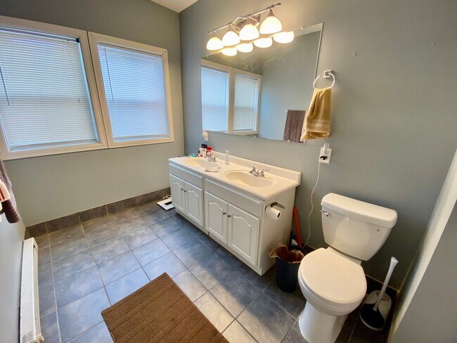 Building Photo - SPACIOUS 4BD House near U of M & Dinky Tow...