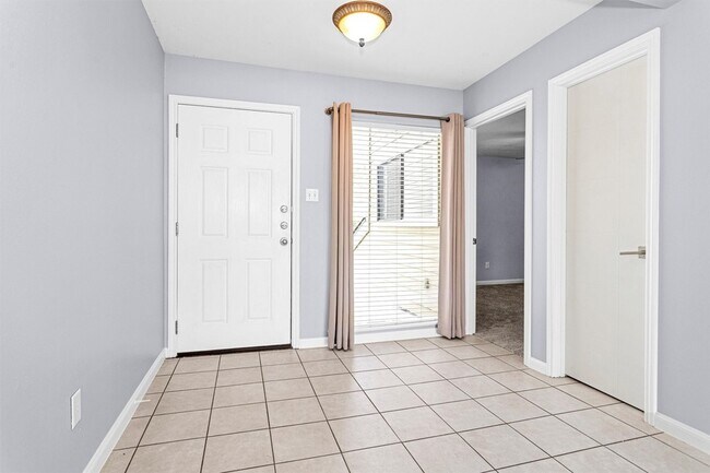 Building Photo - 50 April Point Dr S