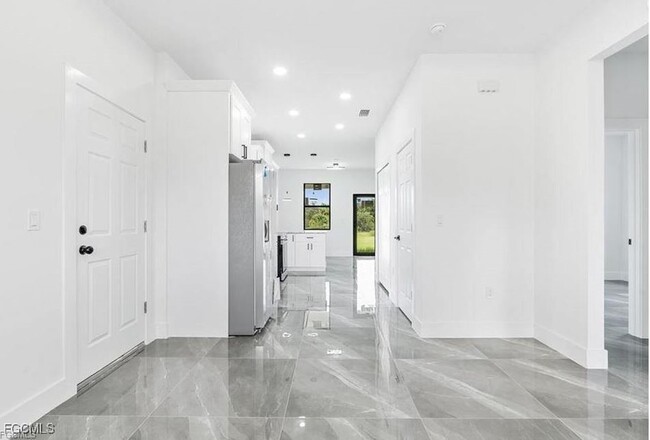 Building Photo - 128 Nave Ave S