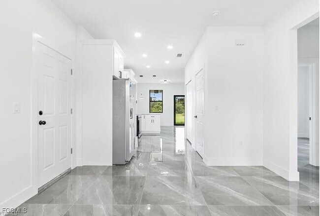 Building Photo - 4405 E 18th St