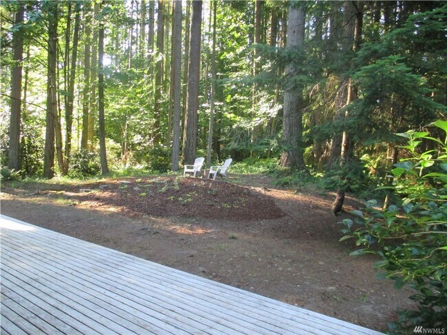 Building Photo - Spacious Bainbridge Island Home