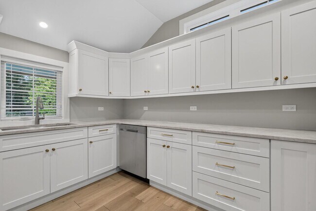 Building Photo - 240 S Brainard Ave