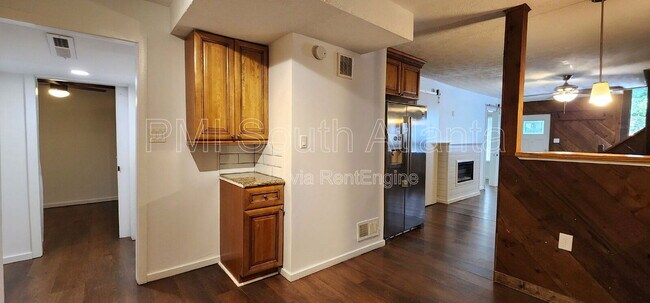 Building Photo - 6584 Walker Rd