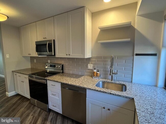 Building Photo - 42 Landmark Dr