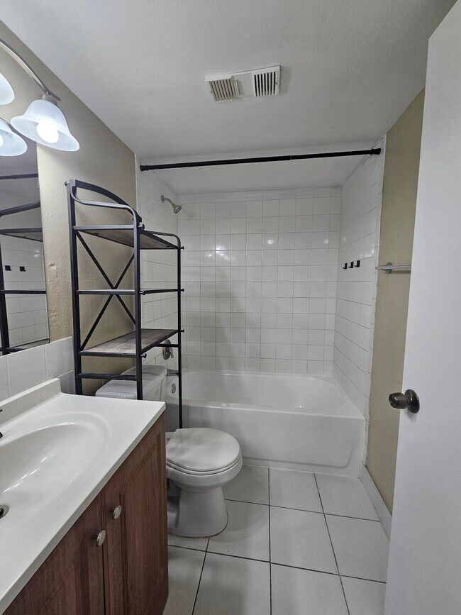 Building Photo - 1750 N Congress Ave