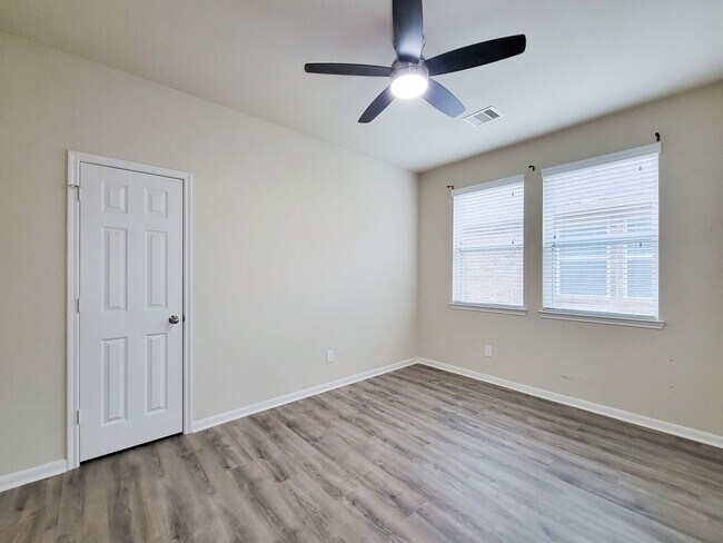 Building Photo - Welcome to this charming one-story home fe...