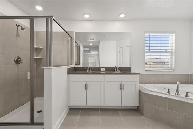 Building Photo - Spacious 5-Bedroom Solar Home for Rent in ...