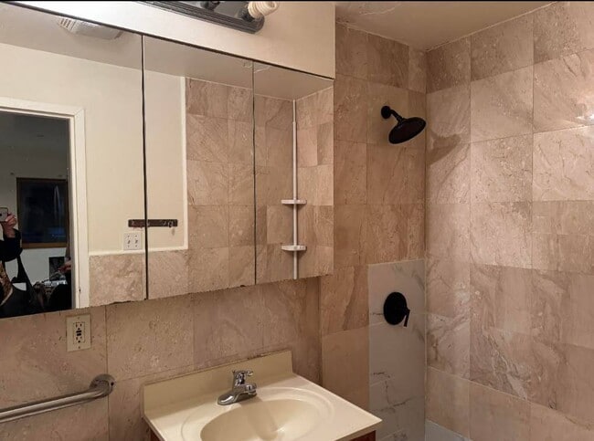 Building Photo - 118-82 Metropolitan Ave