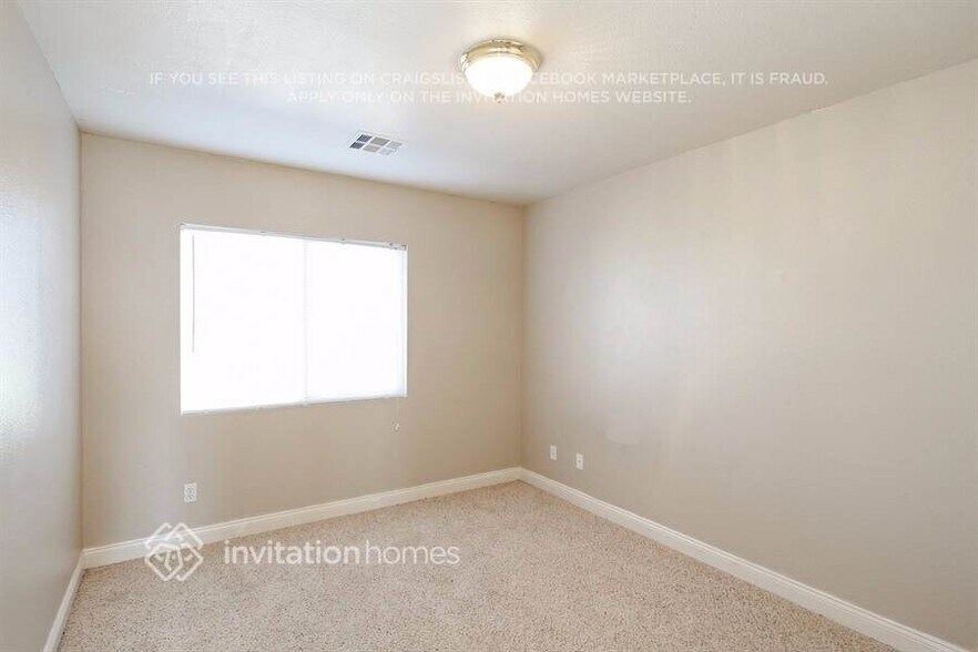 Building Photo - 10870 Fishers Island St