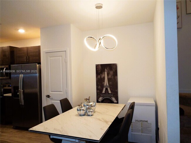 Building Photo - 2363 SE 11th St