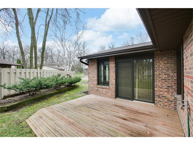 Building Photo - 1041 Zanzibar Ln N