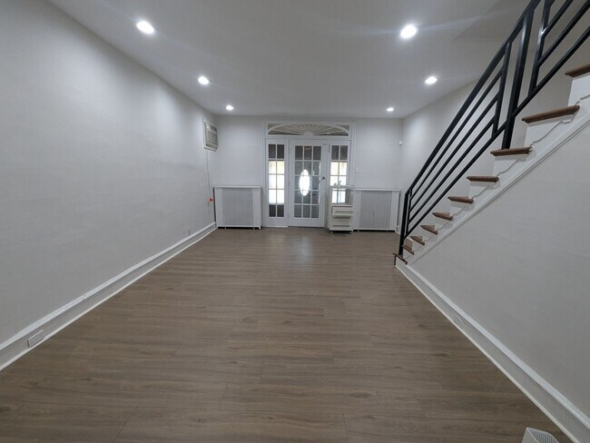 Building Photo - Detached Home - Oak Lane
