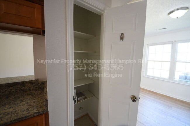 Building Photo - 701 Nottaway Dr